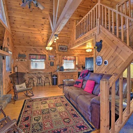Helen Cabin With Deck And Hot Tub Less Than Half Mi To Main St 外观 照片