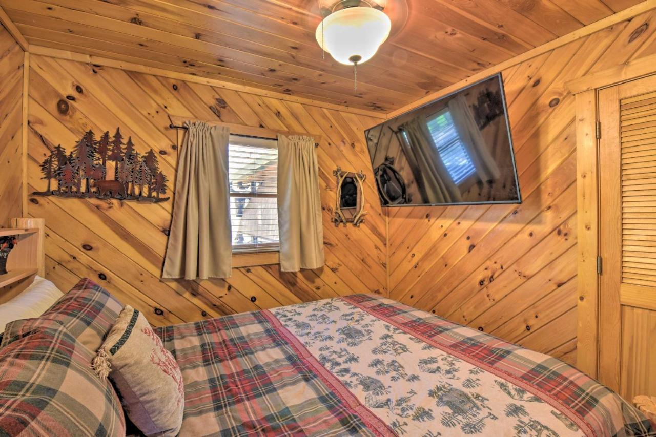 Helen Cabin With Deck And Hot Tub Less Than Half Mi To Main St 外观 照片
