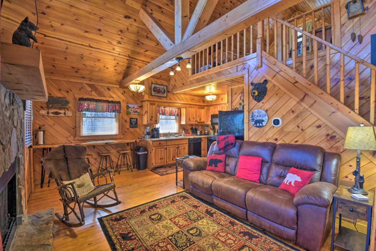 Helen Cabin With Deck And Hot Tub Less Than Half Mi To Main St 外观 照片