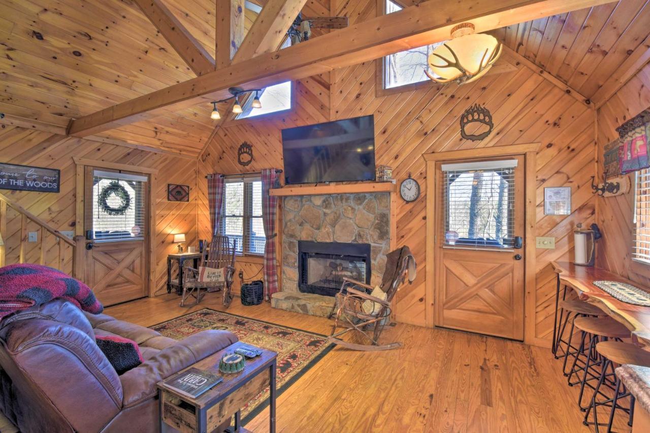 Helen Cabin With Deck And Hot Tub Less Than Half Mi To Main St 外观 照片