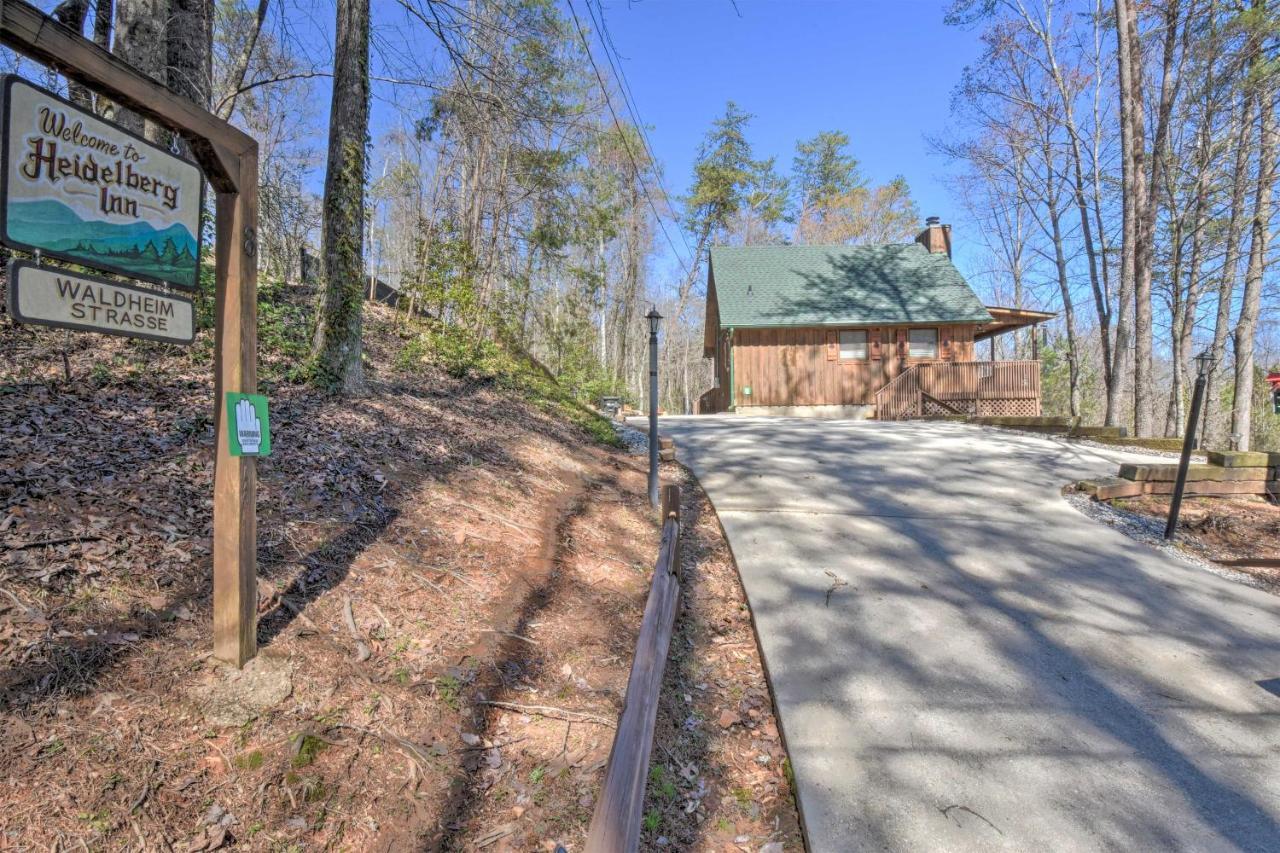 Helen Cabin With Deck And Hot Tub Less Than Half Mi To Main St 外观 照片