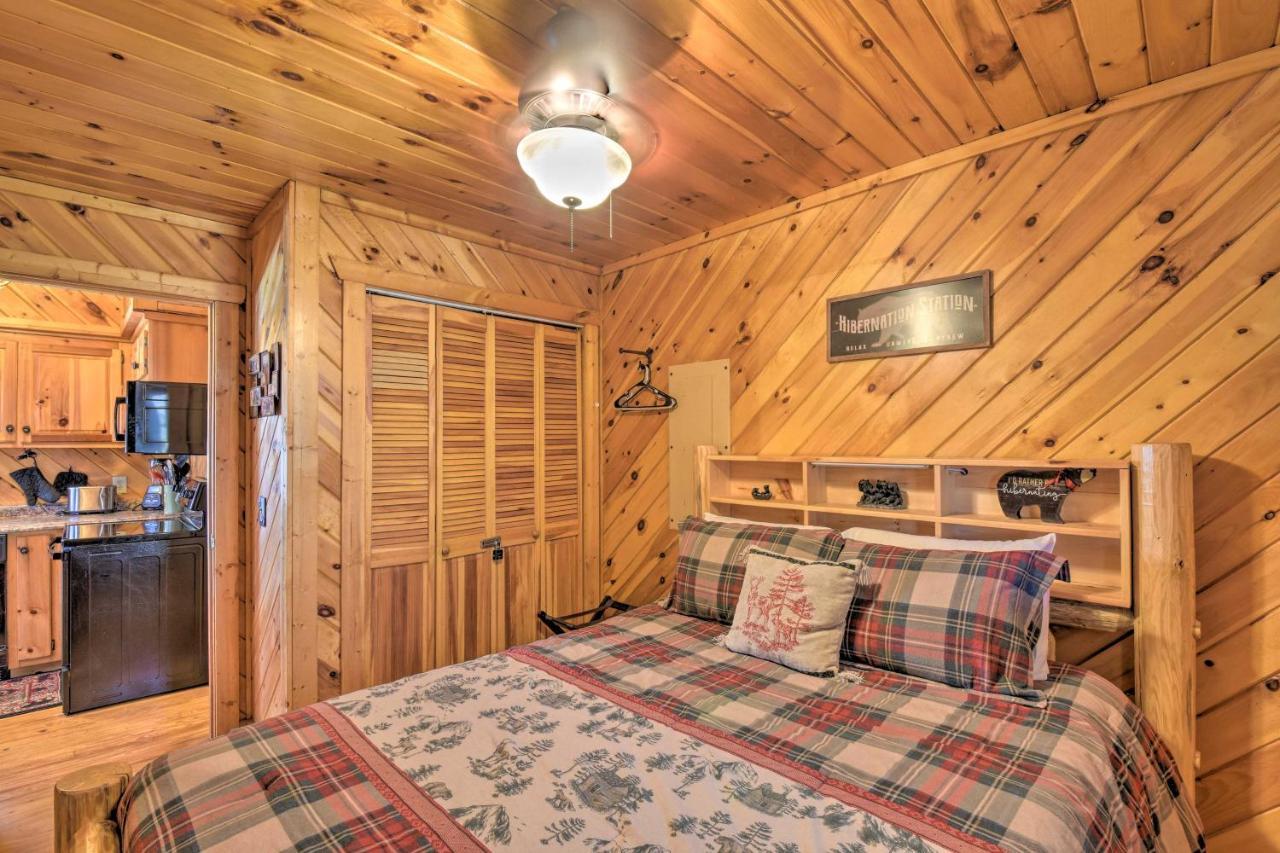 Helen Cabin With Deck And Hot Tub Less Than Half Mi To Main St 外观 照片