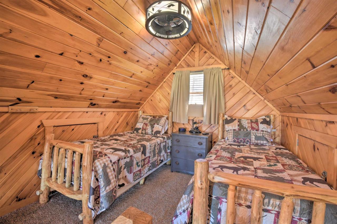 Helen Cabin With Deck And Hot Tub Less Than Half Mi To Main St 外观 照片
