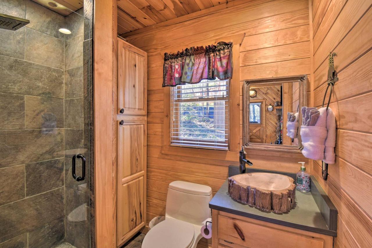 Helen Cabin With Deck And Hot Tub Less Than Half Mi To Main St 外观 照片